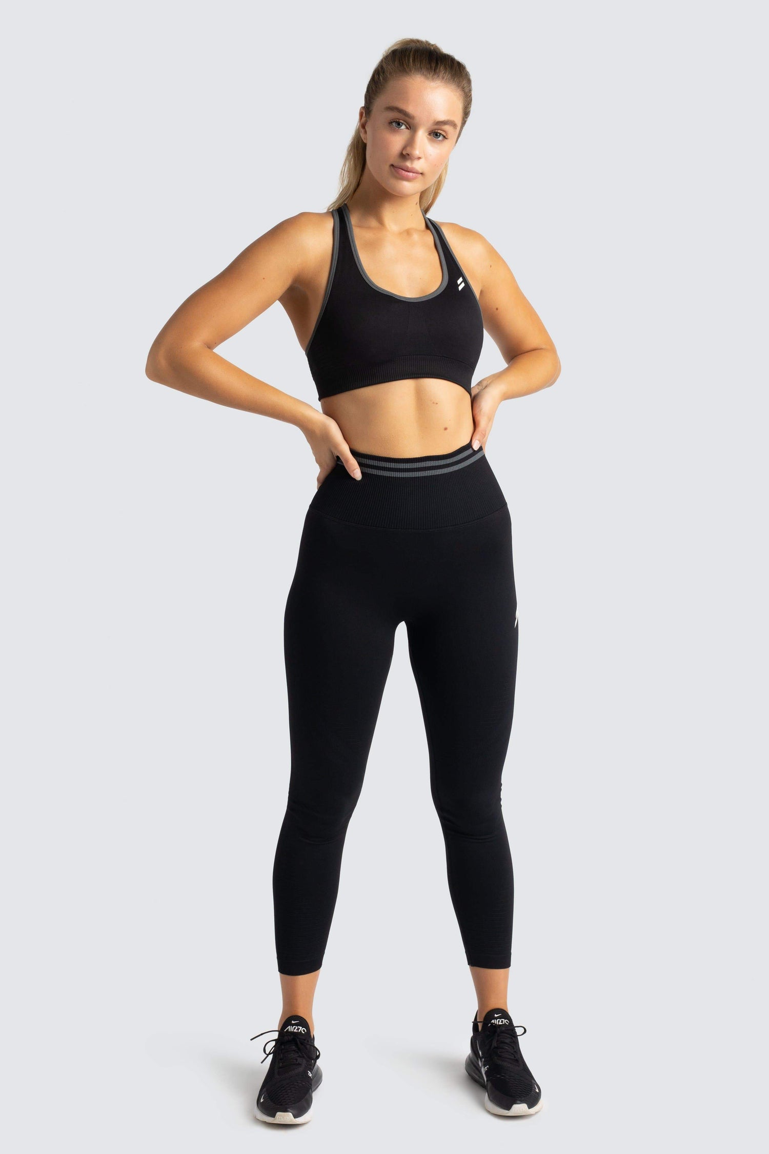 DYE Scrunch Seamless Leggings - Jet Black – DOYOUEVEN